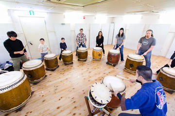 Traditional Japanese Taiko Drum Lessons in Tokyo