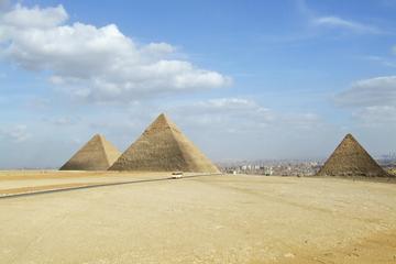 Cairo Stopover Day Trip to Pyramids, Egyptian Museum and Bazaar