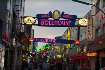 Hamburg Walking Tour: Red Light District and Reeperbahn