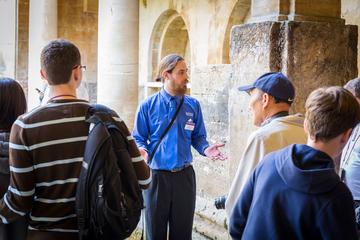 Skip the line: Alhambra Palace and Generalife Gardens Private Guided Tour