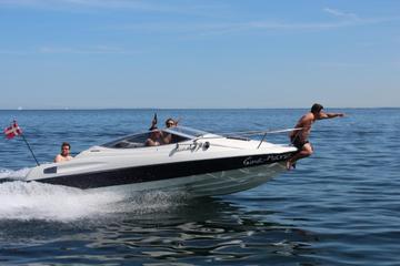 Lisbon 90 min Motor Yacht Tour with Champagne