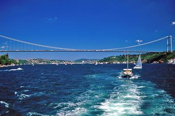 Short Guided Bosphorus Cruise with Transport
