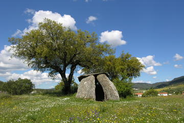 Dolmens of Serra d'Ossa Tour with Farm Visit and Optional Lunch