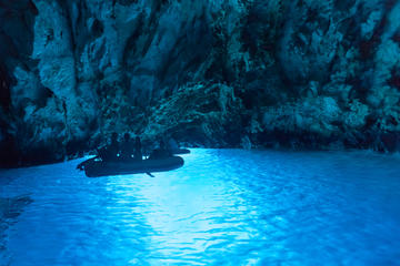 6 Islands and Caves Small-Group Tour with Lunch and Wine Tasting