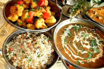 Indian Family Home Visit and Vegetarian Cooking Experience in Delhi