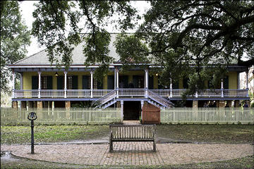 Oak Alley and Laura Plantation Tour from New Orleans
