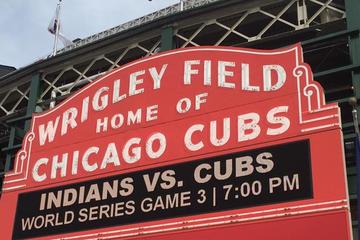 Tastes of Wrigleyville Walking Food Tour in Chicago
