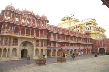 Budget Transfer from Jaipur to Udaipur with Chittorgarh visit
