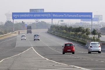 Romantic Taj Mahal Day Tour from Mumbai by Air