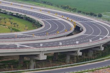 Smooth Departure Transfer by Car from Agra to Lucknow