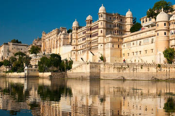 Smooth Departure Transfer by Car from Udaipur to Ahmadabad