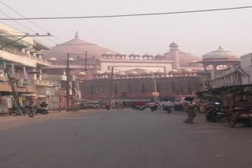 Street shopping in Agra