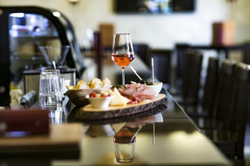 Wine Tasting Tour in Dubrovnik's Historical Centre