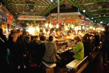 Private K-Food Walking Tour Including Visit to Dongdaemun District
