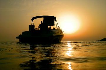Half-Day Yacht Cruise to Queens Beach