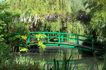 Day Trip to Giverny with Private Driver and Guide