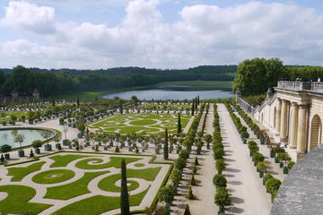 VIP Versailles Tour with Private guide and Driver