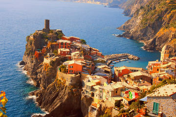 Town-Hopping in Cinque Terre Day Trip and Boat Tour from Rome