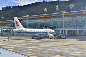 Private One-Way Jiuzhaigou Airport Transfer: airport to Jiuzhaigou hotel or Jiuzhaigou hotel to airport