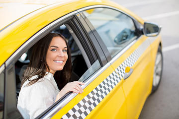 Private Departure Transfer: Kandy City to Colombo Bandaranayake International Airport CMB BIA