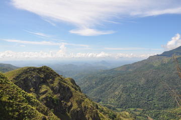 Private Guided Trek to Little Adam's Peak and Nine Arches Bridge