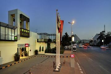 Deluxe Accommodation 4 Days - 3 Nights In Hotels 5 Stars Movenpick Stienberger Pyramids Or Cairo - Le Meridien