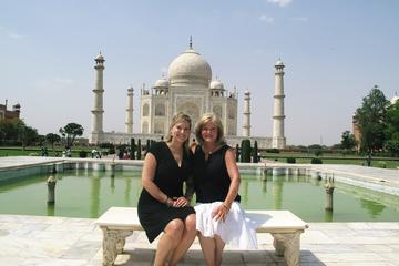 Taj Mahal Private Day Trip Including Same Day Flights from Mumbai