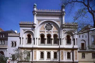 Walking Tour of Prague's Jewish Quarter Including Admission to the Jewish Museum and Old Jewish Cemetery