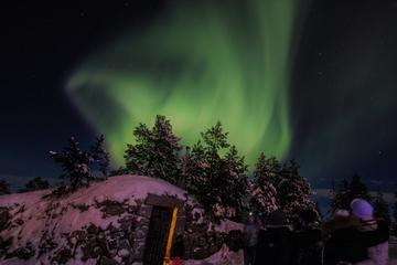 NORTHERN LIGHTS HUNTING BY CAR