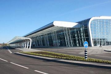 Private Departure Transfer: Lviv International Airport from Lviv Hotel