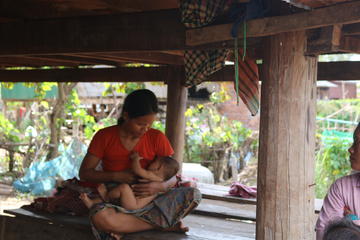 Siem Reap sightseeing and local street food by motor