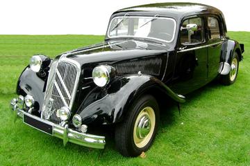 Private 3-Hour Tour of Budapest by Vintage Limousine