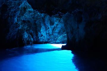 Five Island Speedboat Tour Featuring the Blue Cave and Hvar