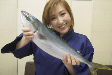1-Hour Fish-Cutting Lesson with Sashimi Instructor