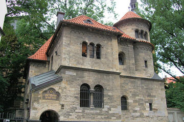 Small-Group Historic Jewish Quarter Walking Tour in Prague
