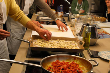 Milan: Traditional Homemade Pasta Cooking Experience