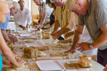 Traditional Home Cooking Experience in a Villa in Lucca with Dinner