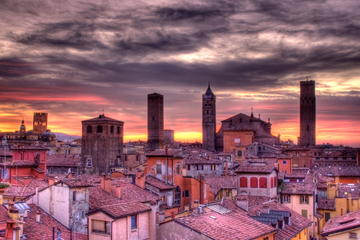 Traditional Home Cooking Experience in Bologna