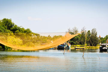 Countryside Bicycle Tour from Hoi An with Fishing, Massage, Lunch