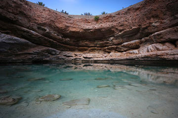 2-Day Tour: Wadi Shab Sinkhole and Sur