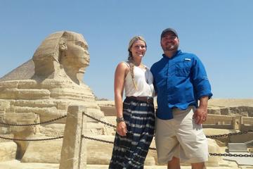Private Full Day Tour of Giza Pyramids and Egyptian Museum from Cairo