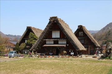 2-Day Tateyama Kurobe Alpine Route, Shirakawago and Hida-Takayama Bus Tour from Osaka