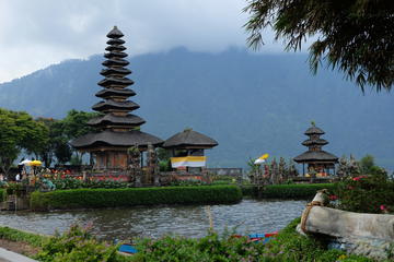 Full-Day Private Tour: Ulun Danu Bratan Temple with Tanah Lot Sunset