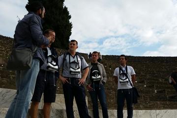 Small-group 3D Virtual Reality Tour Led by a Guide