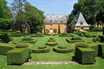 Private Tour of Eyrignac Manor Gardens in Salignac