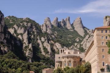 Full Day Guided Tour: Montserrat & Organic Winery Plus Lunch