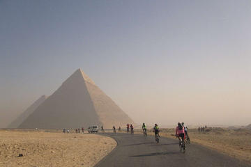 Private Layover Day Tour from Cairo to of Giza Pyramids and Egyptian museum