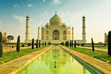 Overnight Private Tour to Agra and Taj Mahal from Kolkata with Return Flight