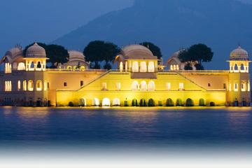 Private 2-Day Tour to Jaipur from Delhi by Train with Amber Fort
