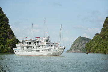 3-Day Halong Bay Cruise with Kayaking, Caves, Pearl Farm, and Floating Village